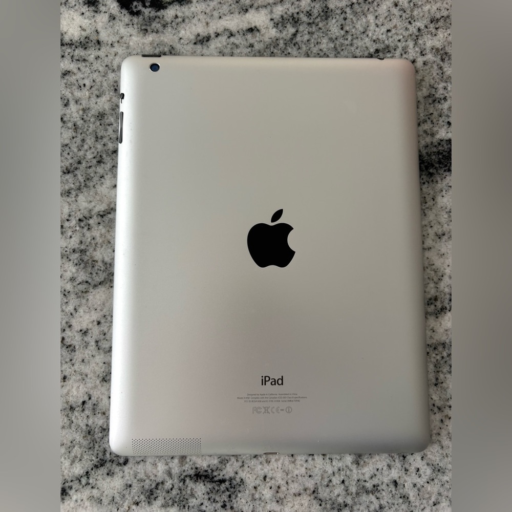 16GB Black Apple iPad (4th generation) - Picture 2 of 6